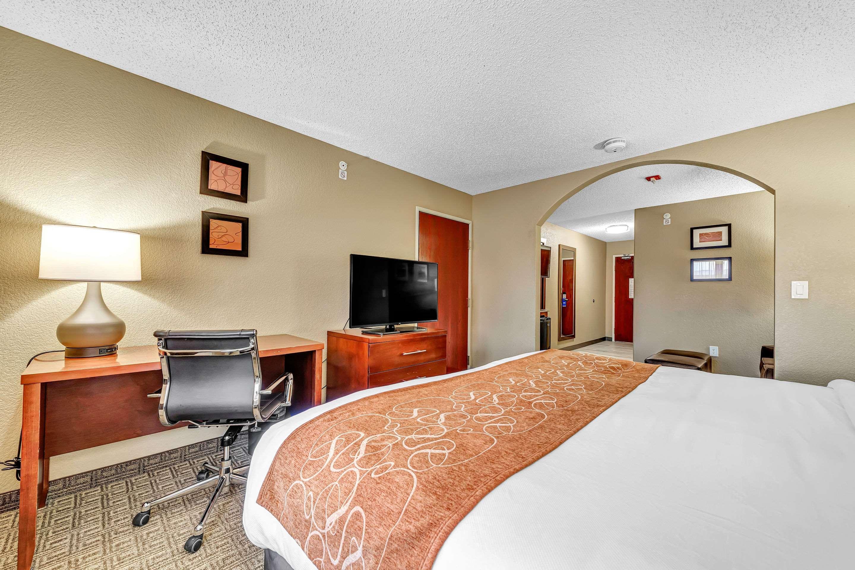Comfort Suites Lakewood - Denver Bagian luar foto