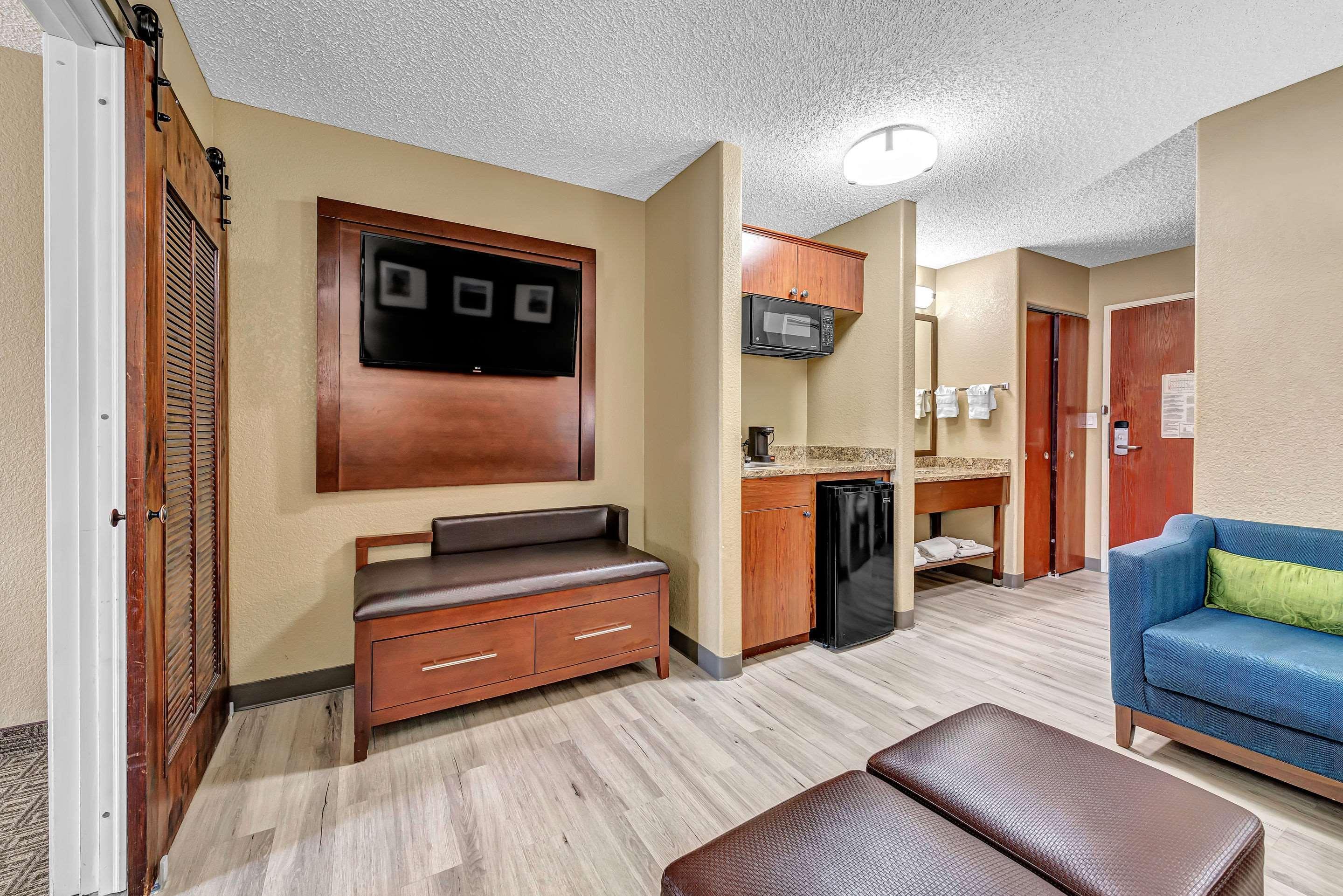 Comfort Suites Lakewood - Denver Bagian luar foto