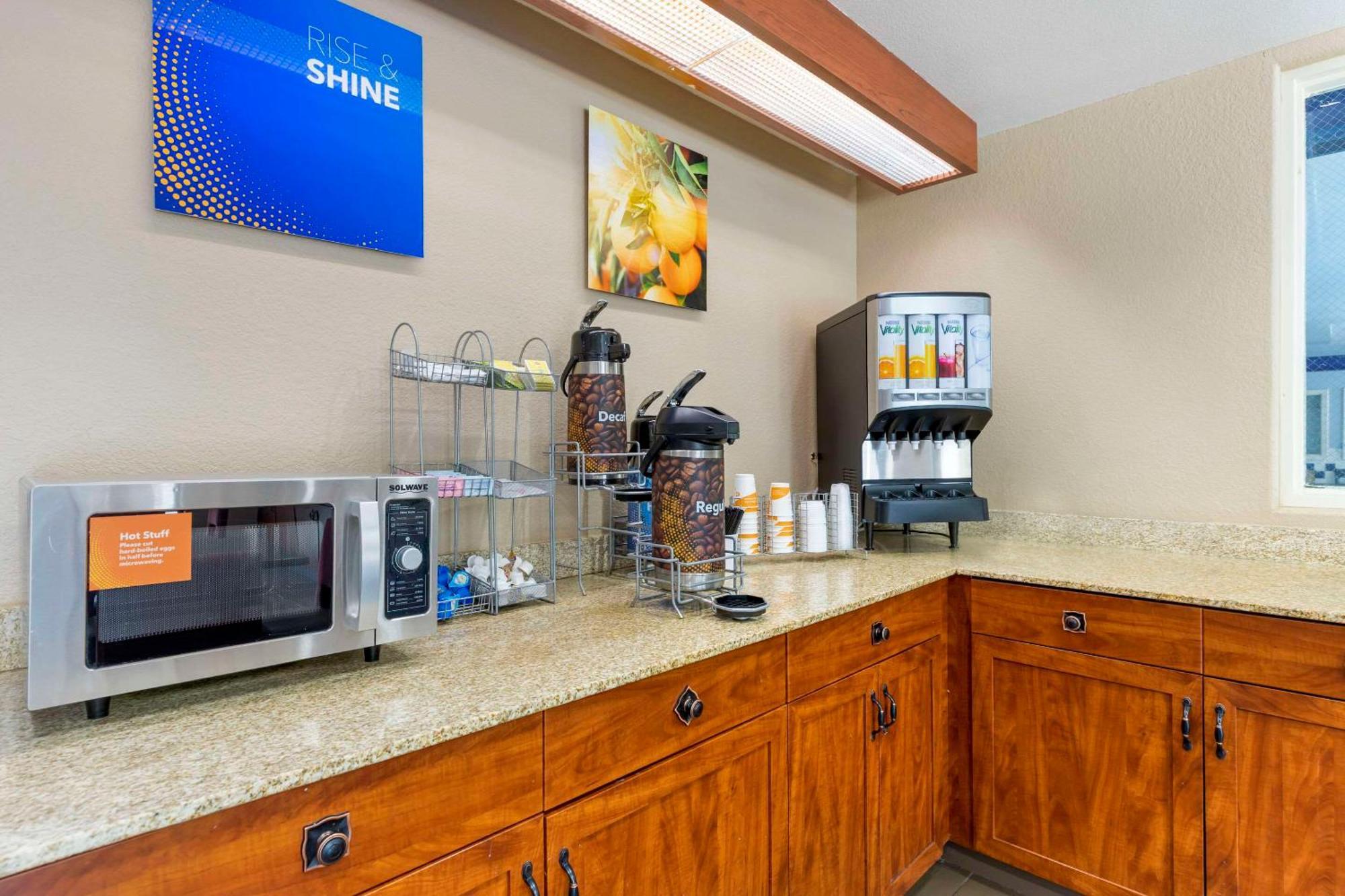 Comfort Suites Lakewood - Denver Bagian luar foto
